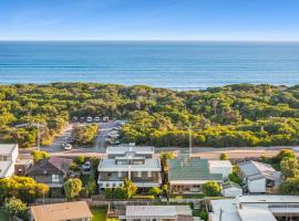 The Ebb Luxury Retreat - Just steps to the beach!, hotel i Ocean Grove