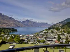 Magic on Malaghan with Lake Views