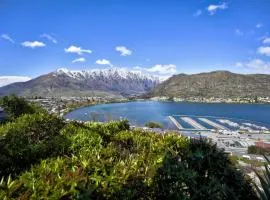 Remarkable View 3 bedroom - lake and mountain views