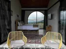 HappyNest Glamping and Villa Dieng