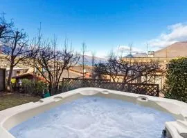 Panoramic Farmhouse theme with shared spa pool