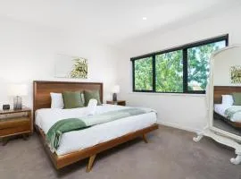 Stylish 3BR Home Near Woden, Hospital and Buzz Hub - Hosted by Canstay