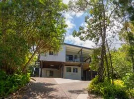 Tree & Sea sleeps 11