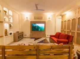 Artistic late side villa, hotelli kohteessa Manesar