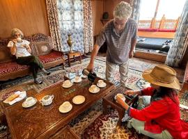 The Heritage Safina group of houseboats, alloggio a Srinagar