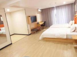 7 Days Premium Zhengzhou Shangjie District Government，位于北峡窝的酒店