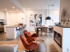 205 - Modern Suite - Pool and River View, Hotel in Baie-Saint-Paul