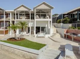 Nomaya Waterfront Getaway