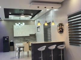 Two Moons Place, hotell i Panabo