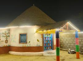 King home stay, hotel v destinácii Dhordo