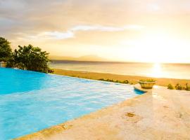 Hispaniola Luxury Ocean Front Condo, Ferienwohnung in Sosúa