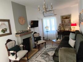 Elia House 2 near Nafpaktos, Hotel in Lóngos