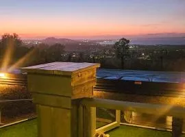 Mary Queen Of Scott's Lodge - Uk51050