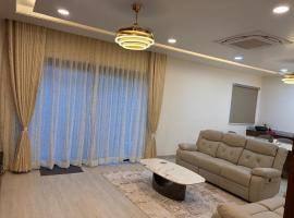 Luxury Villa, hotel v mestu Medchal