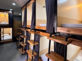 Kugii Hostel - Self Check-in Capsule Hostel near Cebu Airport โรงแรมที่มีที่จอดรถในCogon
