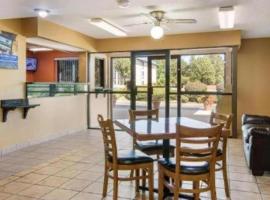 Rodeway Inn & Suites, hotel in Lakeview