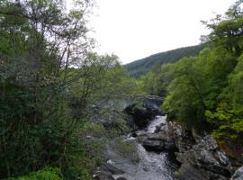 Forest Glen Holiday Park, hotel with parking in Invermoriston