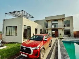 Vyan Villa Private luxury farmhouse for Stay and parties