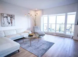 304 - Chic Minimalist Condo - River & Serenity