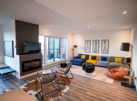 307 - Le Repere Condo - View and Modern Comfort, Hotel in Baie-Saint-Paul