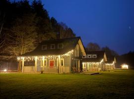 Domy nad Strugą - jacuzzi, las, wieś, rowery, kajaki, hotel in Liciążna