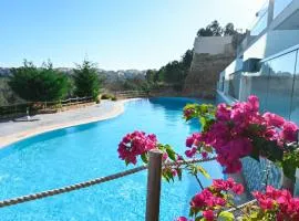 Stylish Seaview Apartment With Pool - Happy Rentals