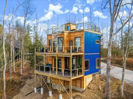 *Rooftop Deck*Hot Tub*Sauna*Fire Pit*Sunset Views*, hotel in Campton