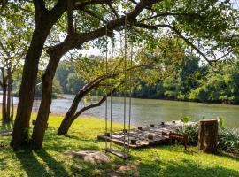 Comsaed River Kwai Resort, khách sạn ở Kanchanaburi