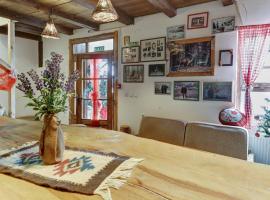 Srna Etno Selo - Hotel i Restoran, hotel in Inovo