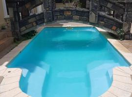 Beachside Apartments Pointe aux Piments, khách sạn ở Pointe aux Piments