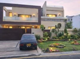 Haven Lodge - 3BR Luxury Home in AWT Lahore