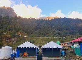 rudraksh vally camp, hotel v destinaci Jāmb
