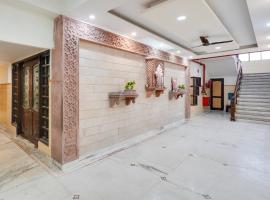 HOTEL O 4 SQUARE A LUXURY ROOMS NEAR RDC MAIN MARKET, hotel v destinaci Ghaziabád