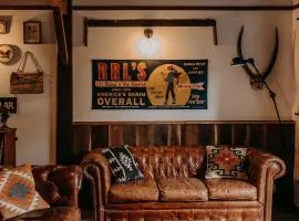 Maison surplombant l'étang avec bain nordique