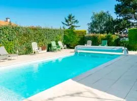 Beautiful Home In Meschers-Sur-Gironde