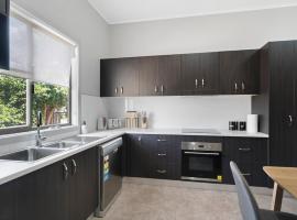 Edwin Cottage Dubbo - close to the hospital, Hotel in Anafi