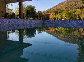 SS Hill View Farms, Hotel in Indore