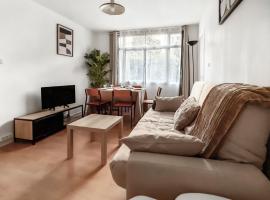Appartement proche Paris, parking, centre-ville, хотел в Шатилон