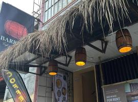 Barelle Hostel, Coffee and Wine Bar, nakvynės namai mieste Sampong