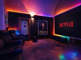 Palazzo Troisi Historic Apartment - Home Cinema, hotel v destinaci Arienzo San Felice