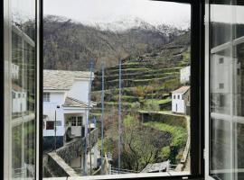 Égua Nature House, hotel in Piódão