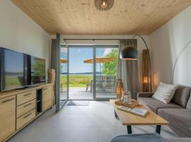 Ferienhaus am See LEE - Vogteihof am Bodden, hotell i Bergen auf Rügen