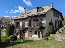 Large family home near lake and resorts