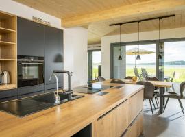 Ferienhaus am See LUV - Vogteihof am Bodden, hotel din Bergen auf Rügen