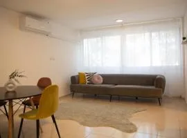 דירת אירוח מהממת עם 2 חדרי שינה במצפה רמון ונוף מדהים