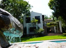 The House On Straight Avenue โรงแรมในSandton