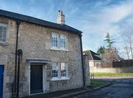 Hollyhocks 2 Bedroom House with Extra Sleeping Option - Wiltshire