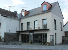 Ferienwohnungen Weingut Breit โรงแรมในพิสพอร์ต