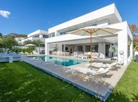 797 HOLIDAY RENTALS - Lujosa y moderna villa en Puerto marina