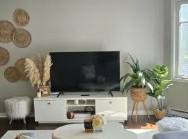 Boho Retreat 3BD Condo Close to Ottawa